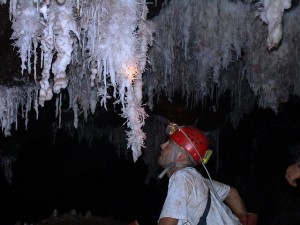 A speleologist in awe of the "ceiling decorations" at the Knocking Shop Cave