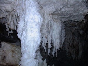 The caver formations in the Knocking Shop Cave rival those of Wind Gat Cave, a mere 900 m away